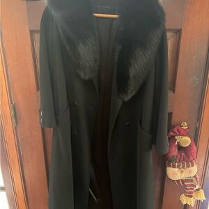 Elegant Black Pea Coat with Faux Fur Collar